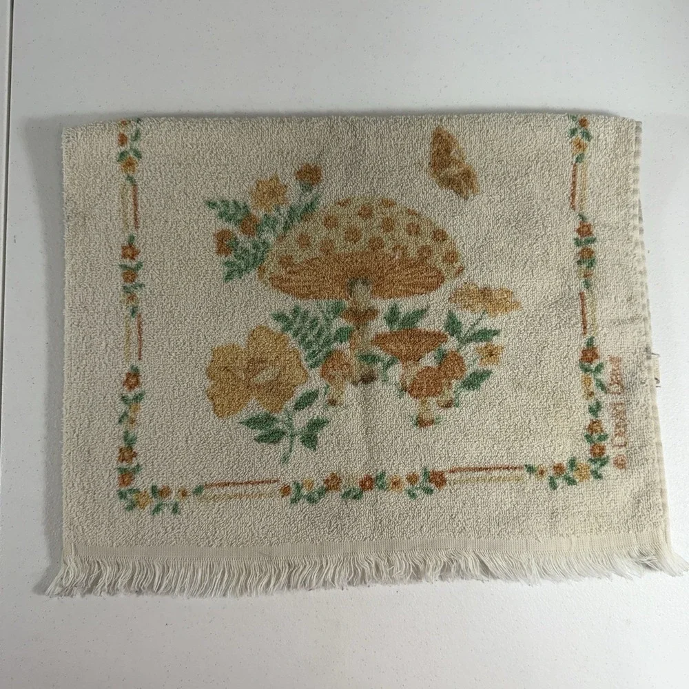 Vintage Retro Mushroom Hand Towels Beige‎ Butterflies Terry Fringe Made In USA